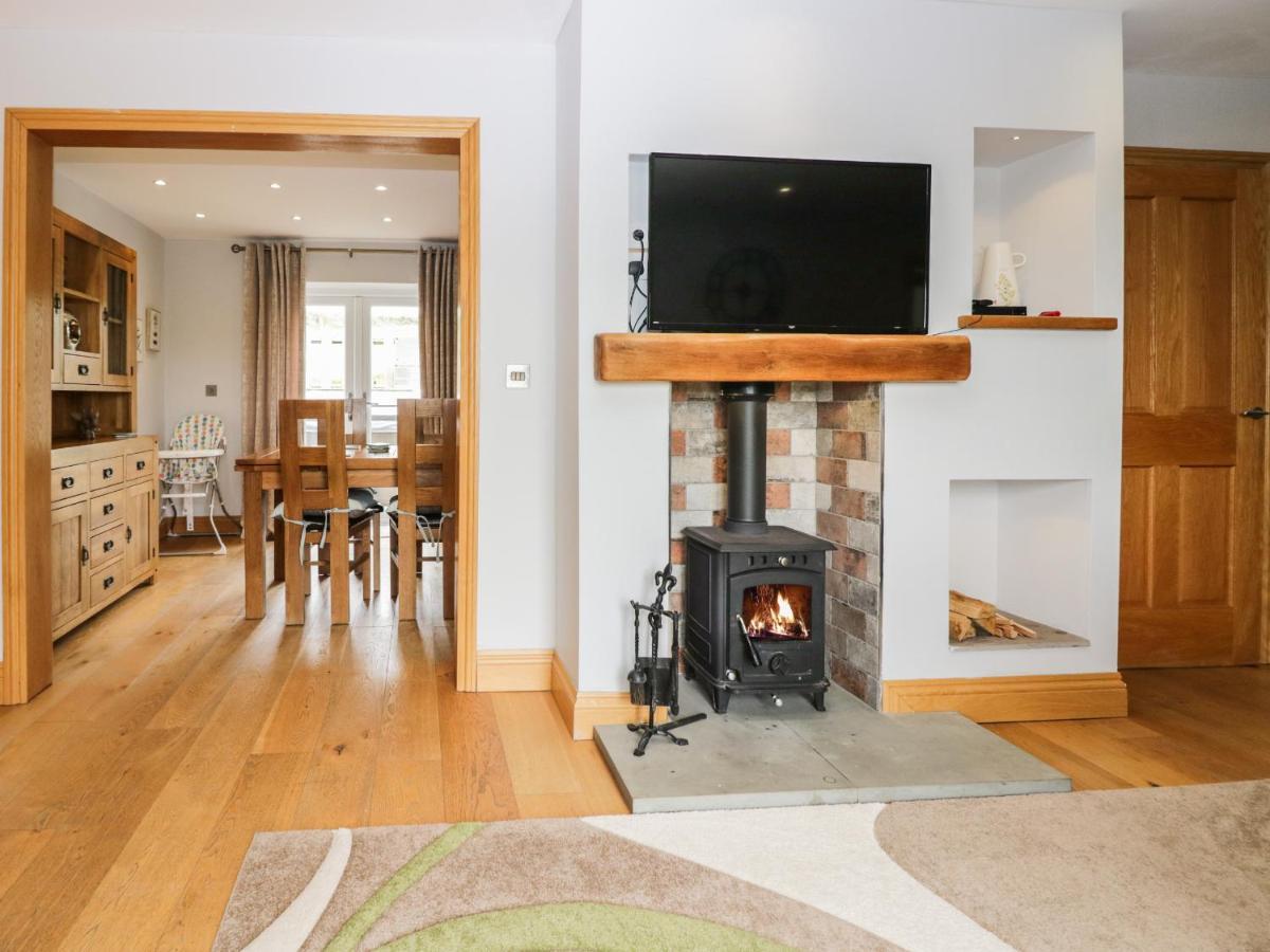 Primrose Cottage Ulverston Exterior photo